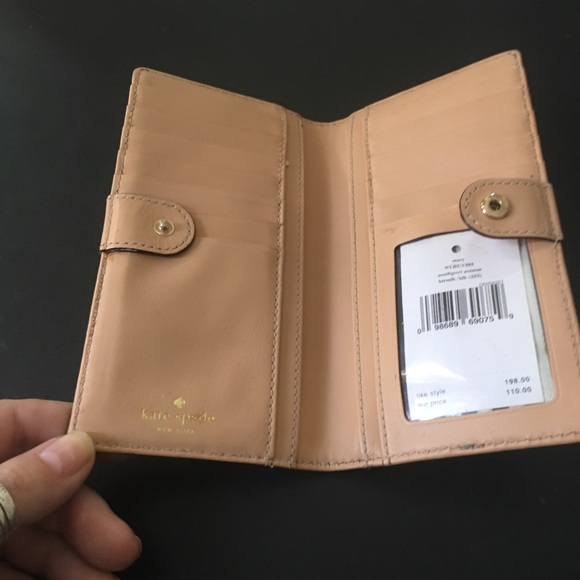 Kate Spade Wallet EUC buttermilk/black. - Picture 6 of 7